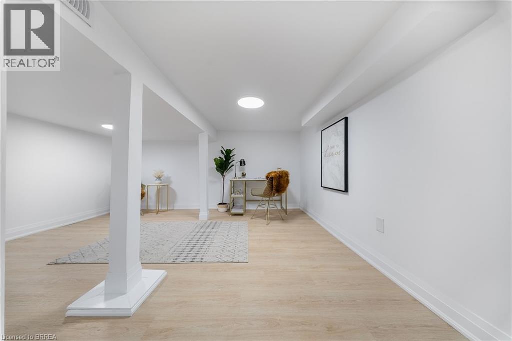 111 E Victoria Street, Brantford, Ontario  N3S 3K7 - Photo 25 - 40794526