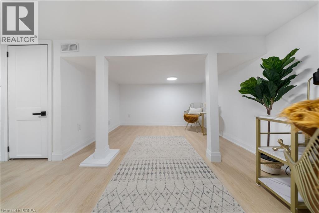 111 E Victoria Street, Brantford, Ontario  N3S 3K7 - Photo 26 - 40794526