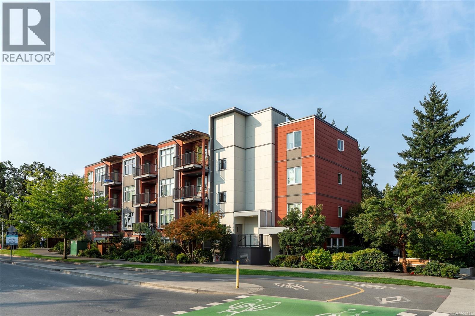 402 4030 Borden St, Saanich, British Columbia V8X 2E9 - Photo 13 - 1022118