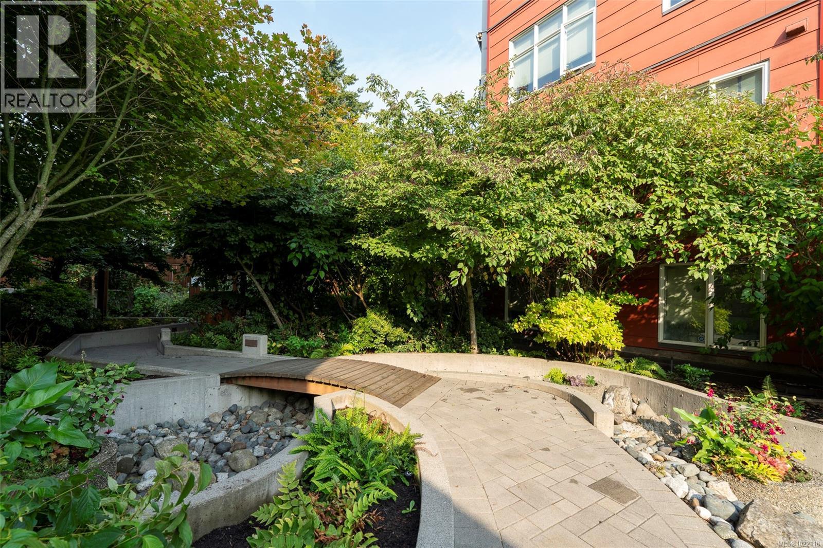 402 4030 Borden St, Saanich, British Columbia V8X 2E9 - Photo 15 - 1022118