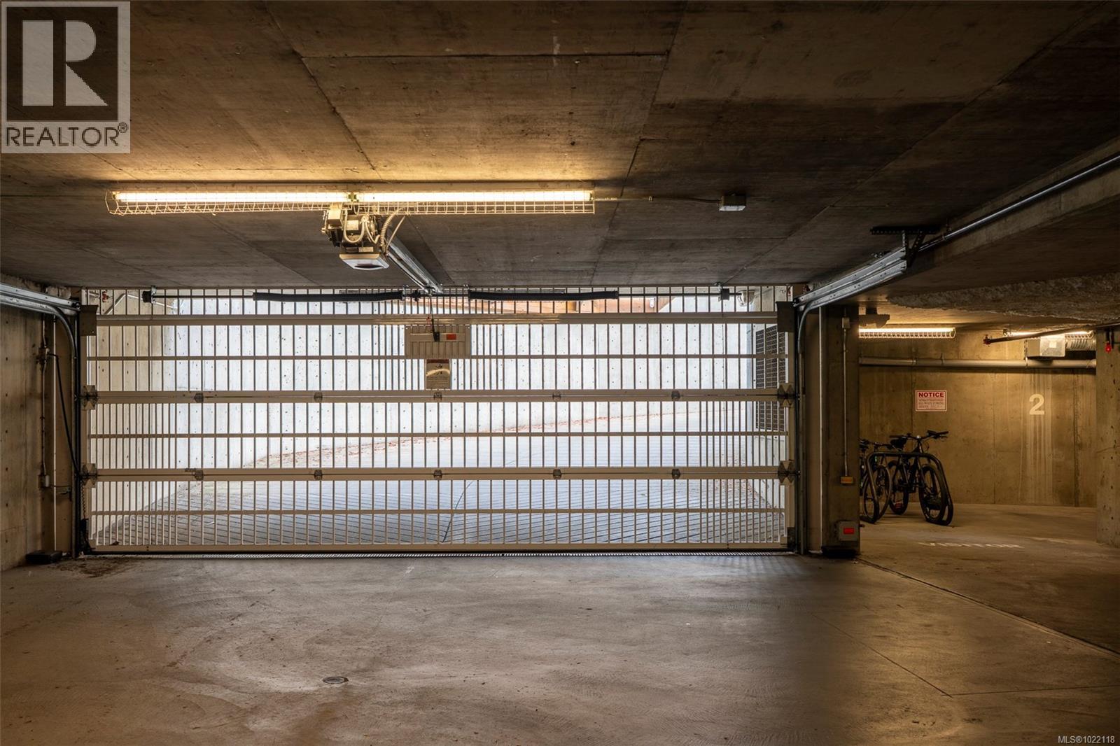 402 4030 Borden St, Saanich, British Columbia V8X 2E9 - Photo 18 - 1022118