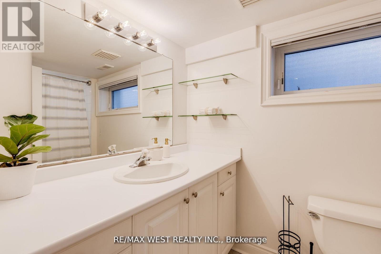 Lower - 606 Conacher Drive, Toronto, Ontario  M2M 3N1 - Photo 9 - C12643474