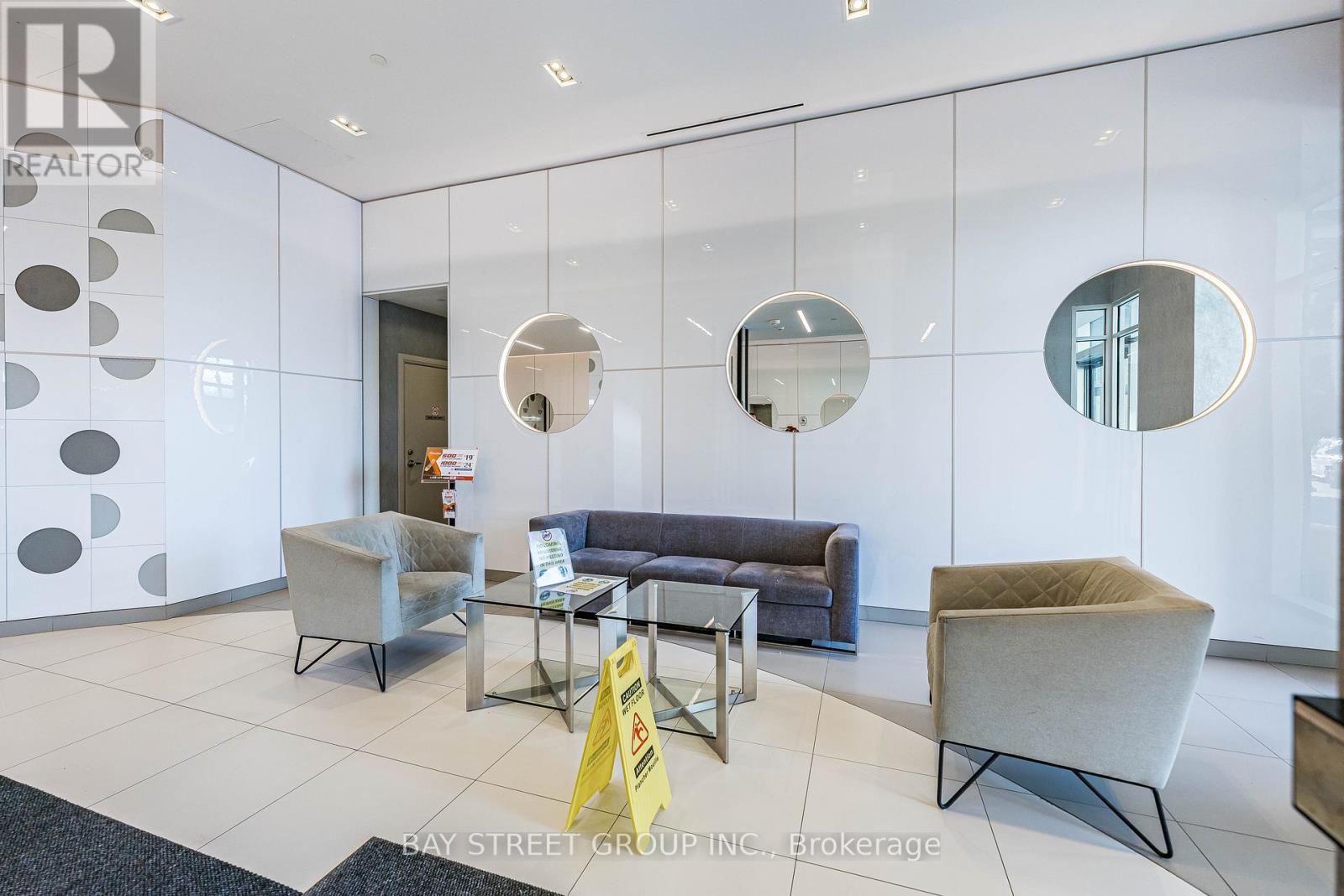 20 Meadowglen Place, Toronto, Ontario  M1G 0A9 - Photo 3 - E12643448