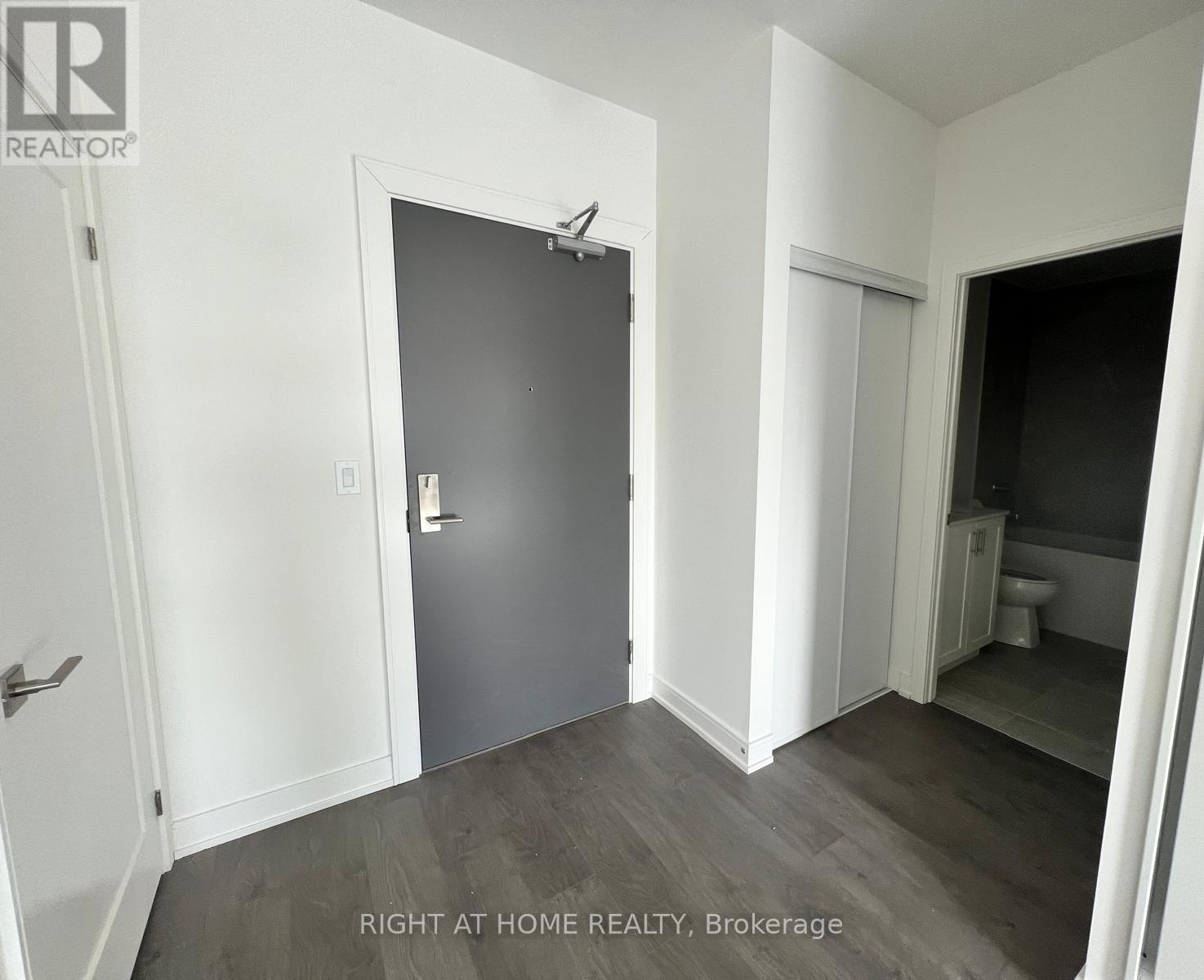 B705 - 705 Davis Drive, Newmarket, Ontario  L3Y 0J1 - Photo 3 - N12643374