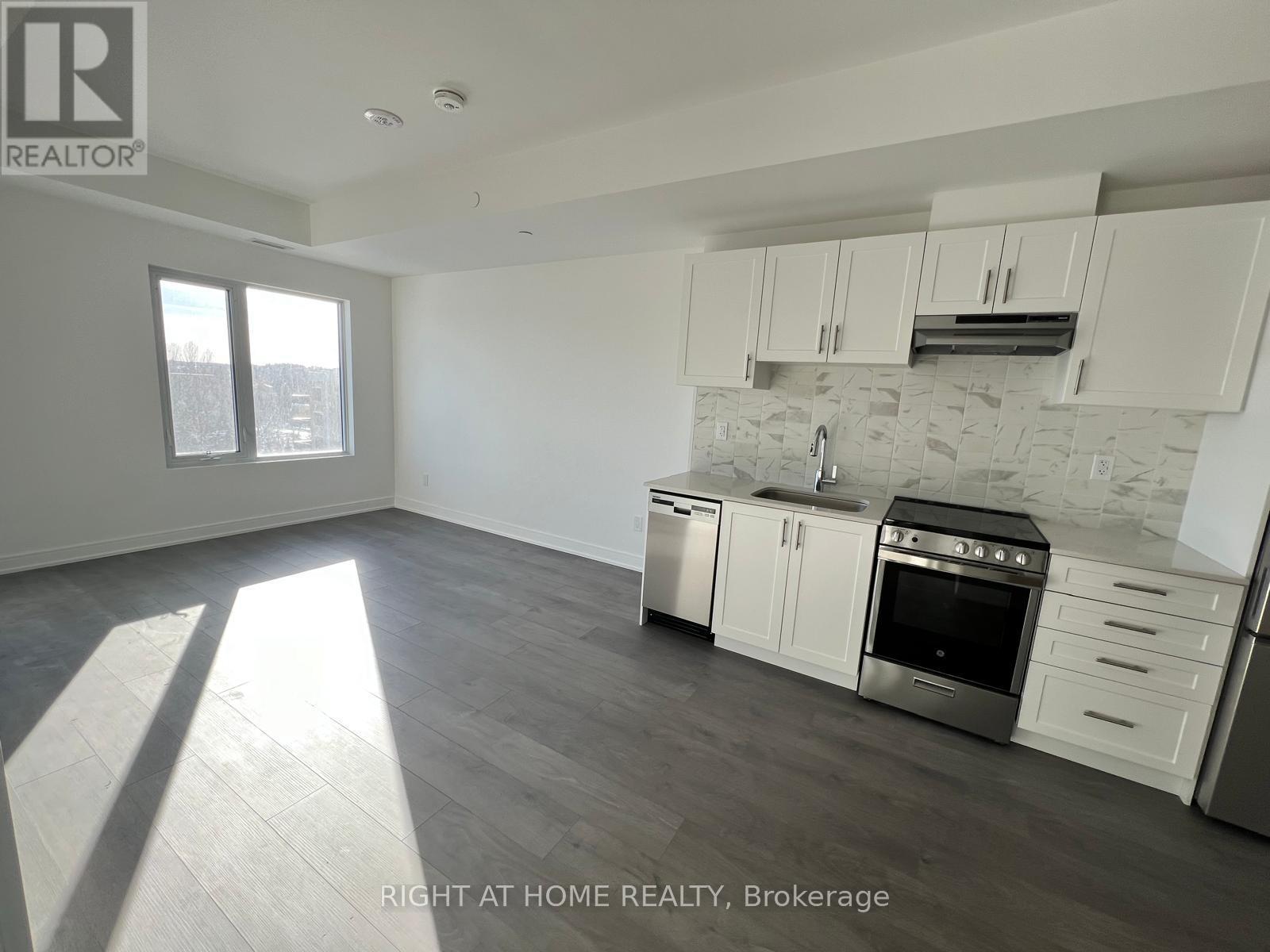 B705 - 705 Davis Drive, Newmarket, Ontario  L3Y 0J1 - Photo 4 - N12643374