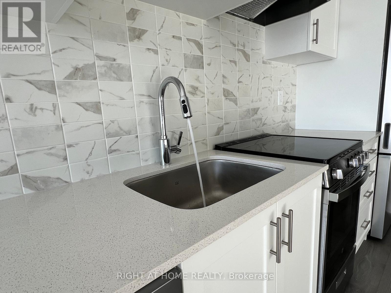 B705 - 705 Davis Drive, Newmarket, Ontario  L3Y 0J1 - Photo 7 - N12643374