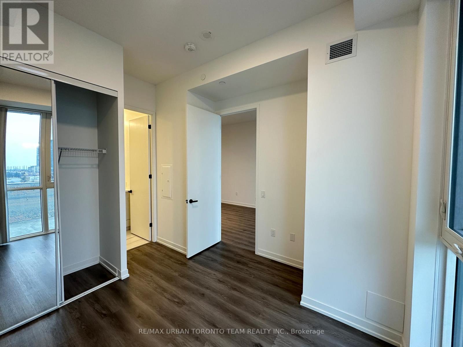 706 - 28 Interchange Way, Vaughan, Ontario  L4K 0P8 - Photo 10 - N12643510