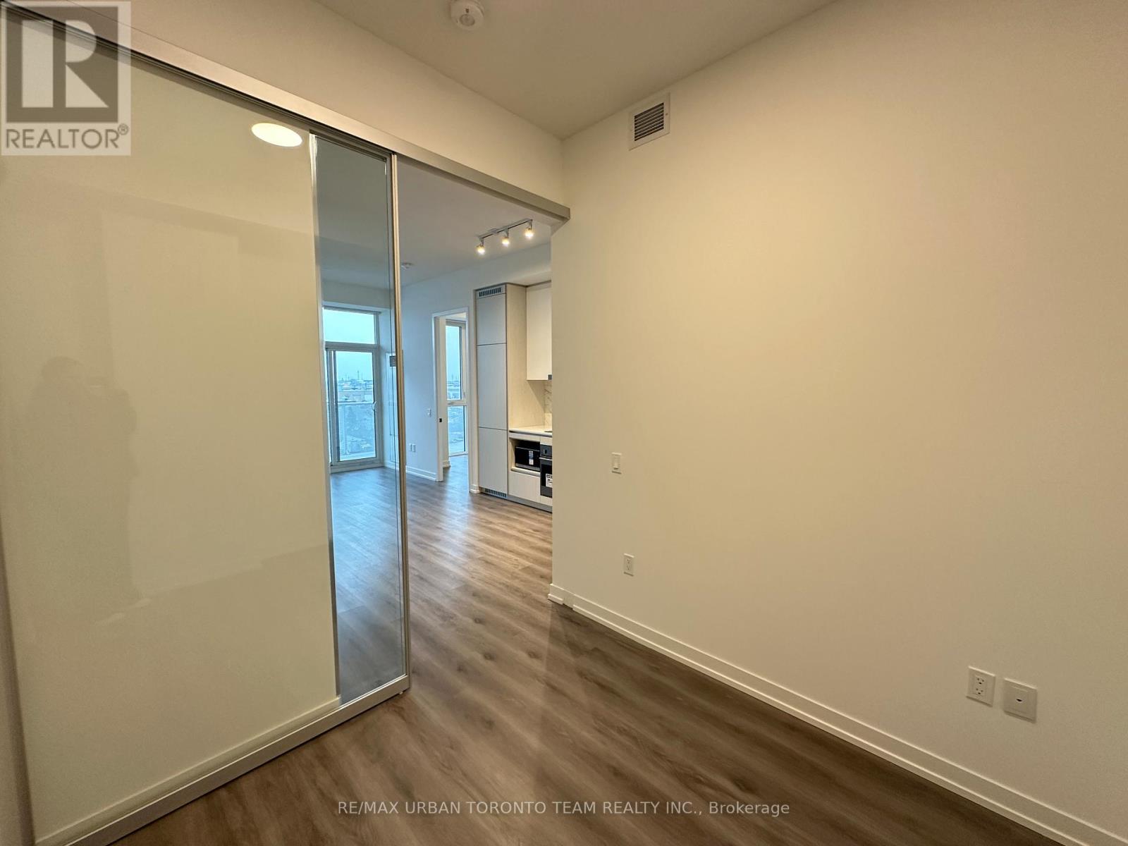 706 - 28 Interchange Way, Vaughan, Ontario  L4K 0P8 - Photo 13 - N12643510