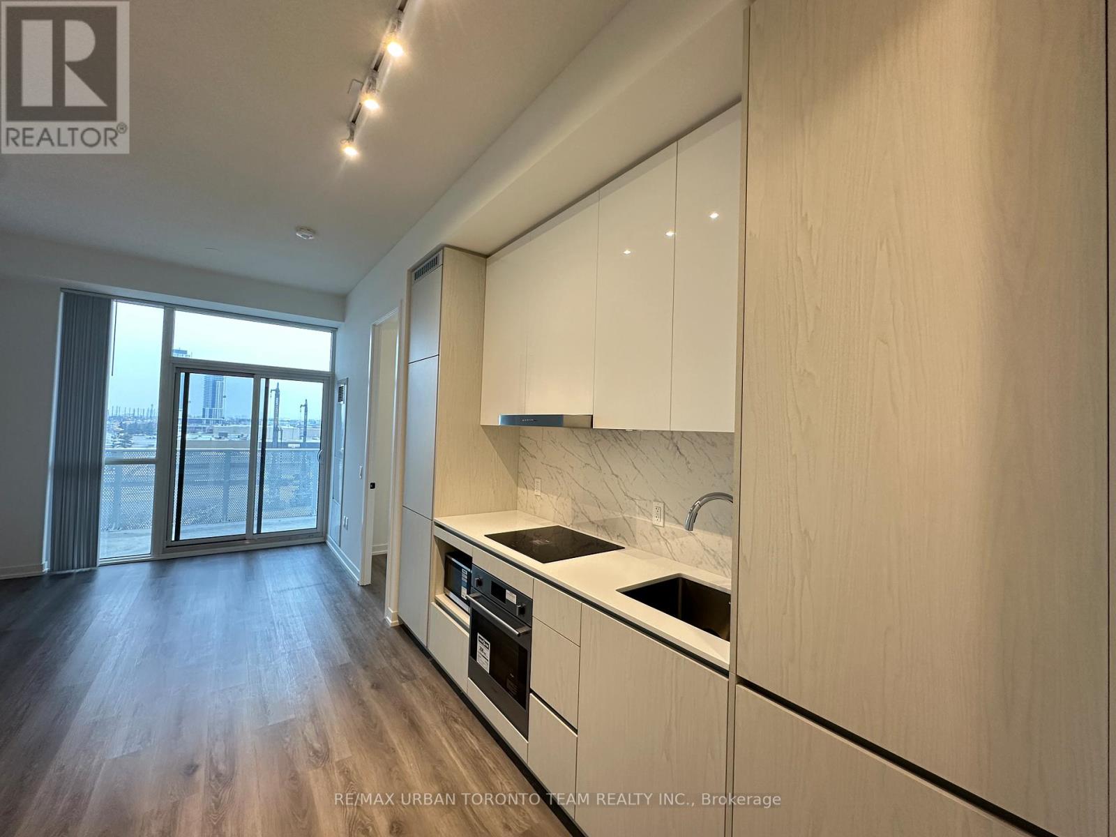 706 - 28 Interchange Way, Vaughan, Ontario  L4K 0P8 - Photo 3 - N12643510