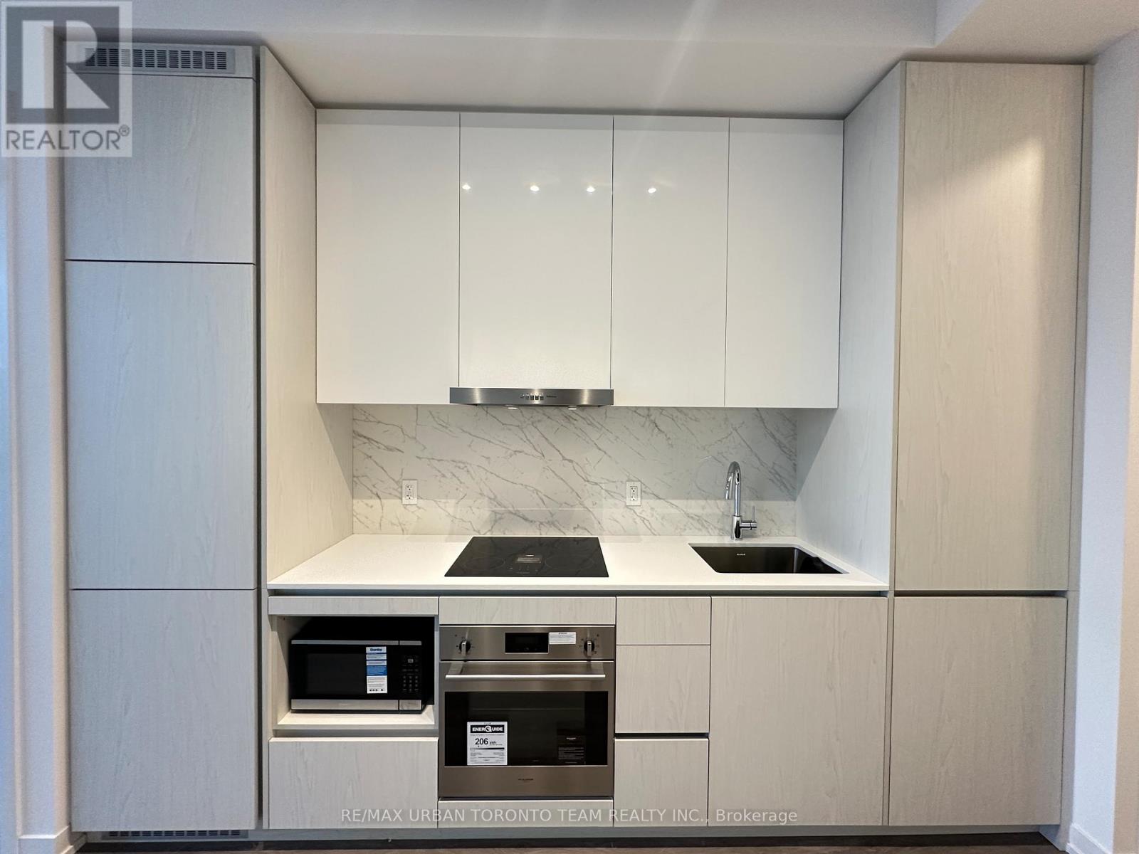 706 - 28 Interchange Way, Vaughan, Ontario  L4K 0P8 - Photo 4 - N12643510