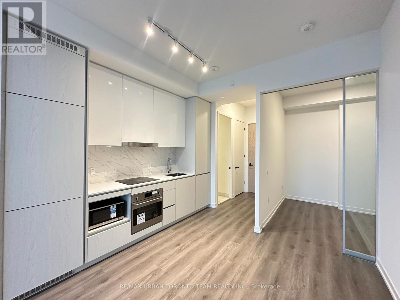 706 - 28 Interchange Way, Vaughan, Ontario  L4K 0P8 - Photo 7 - N12643510