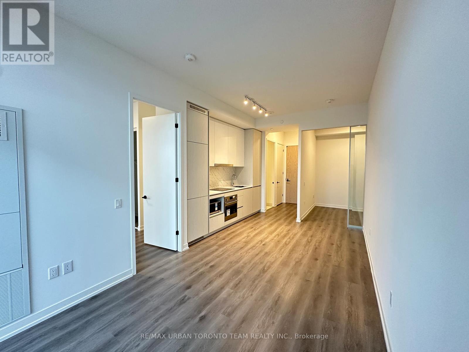 706 - 28 Interchange Way, Vaughan, Ontario  L4K 0P8 - Photo 8 - N12643510