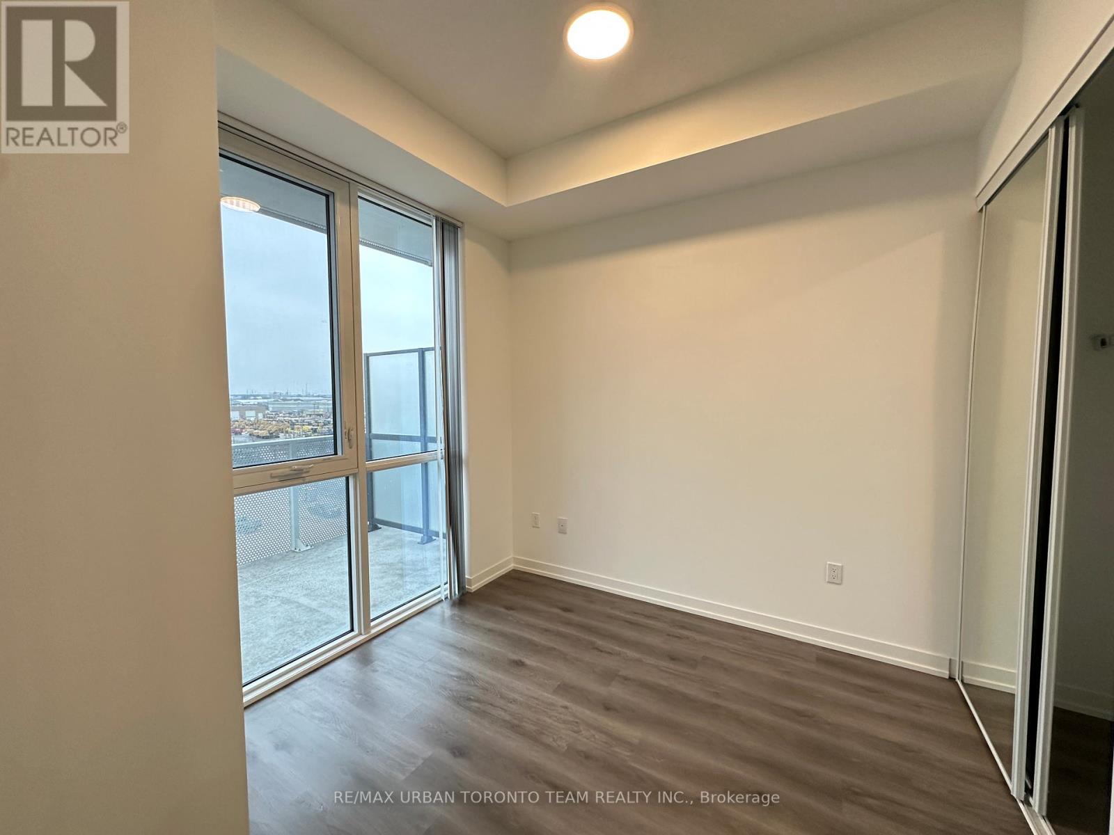 706 - 28 Interchange Way, Vaughan, Ontario  L4K 0P8 - Photo 9 - N12643510