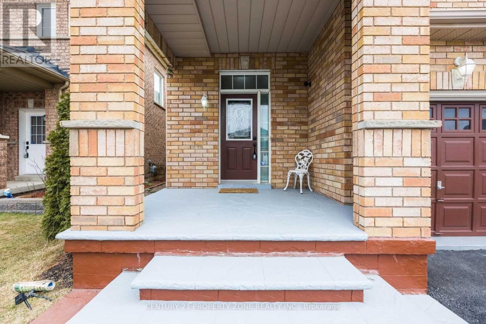 3 Sewells Lane, Brampton, Ontario  L7A 3A1 - Photo 2 - W12564364