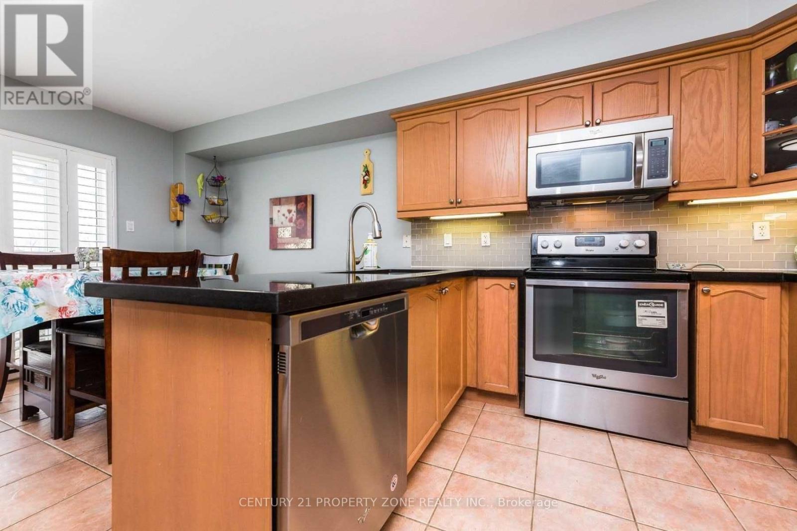 3 Sewells Lane, Brampton, Ontario  L7A 3A1 - Photo 3 - W12564364