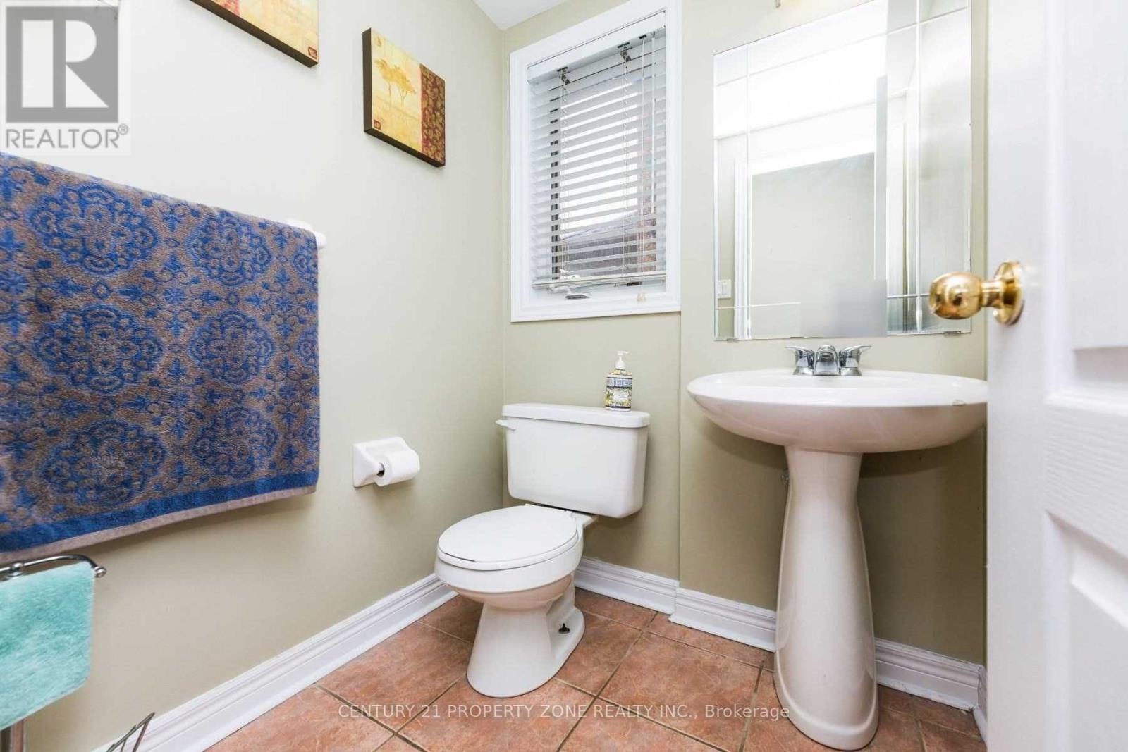 3 Sewells Lane, Brampton, Ontario  L7A 3A1 - Photo 9 - W12564364