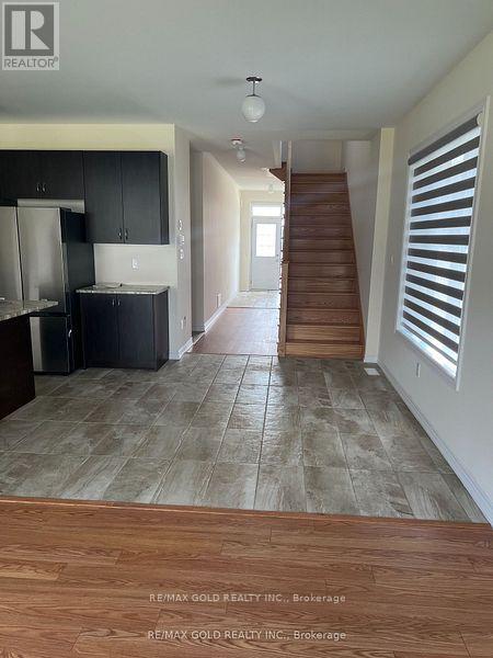 6 Hylton Drive, Barrie, Ontario  L9S 2Z8 - Photo 2 - S12643498