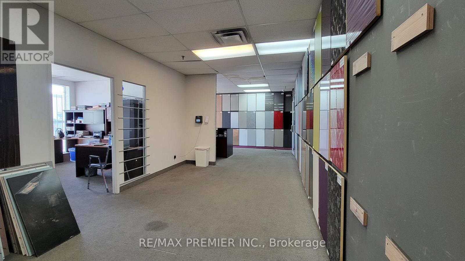 A - 3081 Universal Drive, Mississauga, Ontario  L4X 2E2 - Photo 3 - W12643370