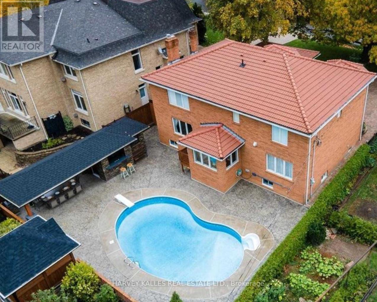 22 Finchley Road, Toronto, Ontario  M9A 2X5 - Photo 2 - W12643424