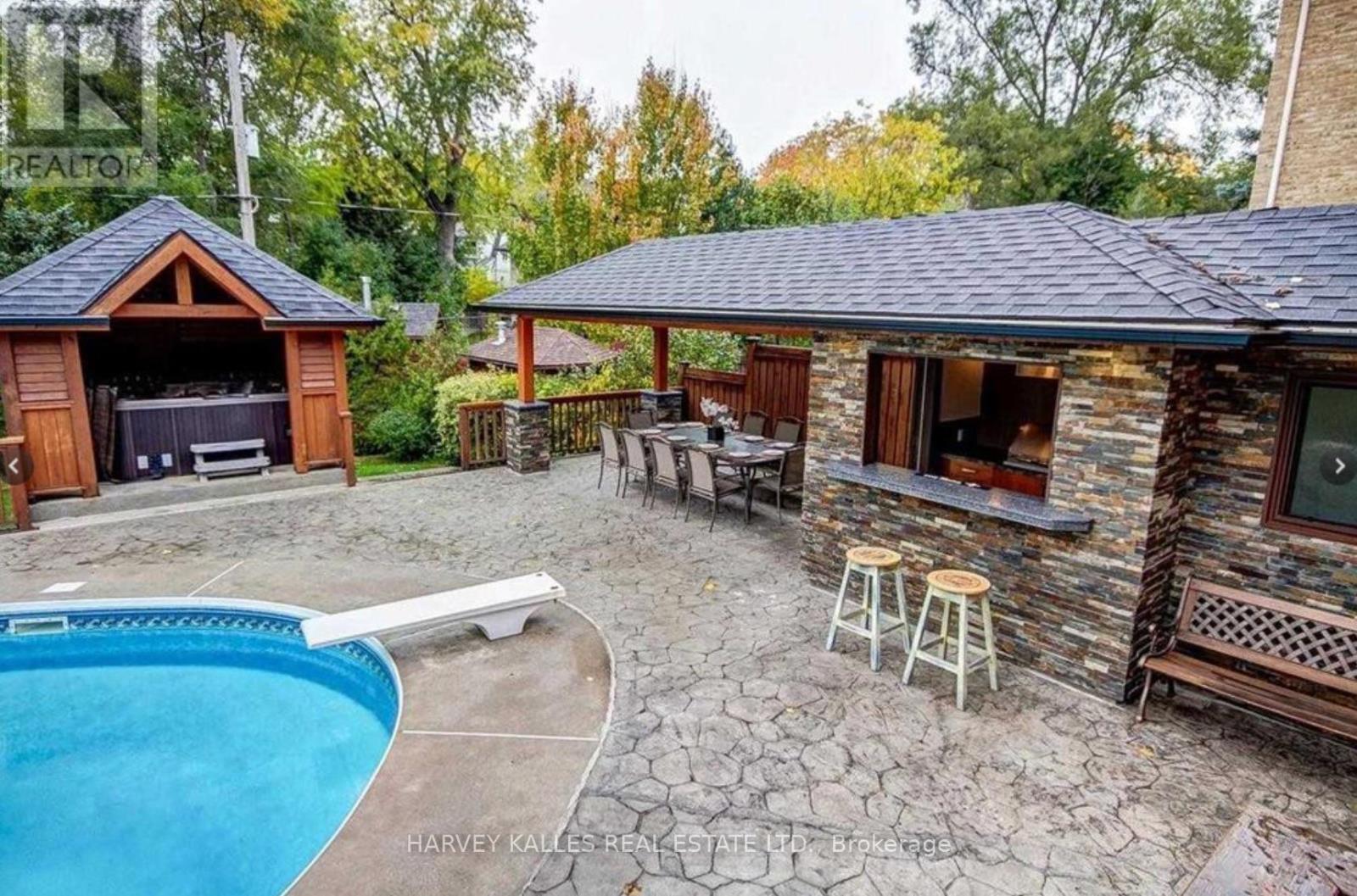 22 Finchley Road, Toronto, Ontario  M9A 2X5 - Photo 4 - W12643424