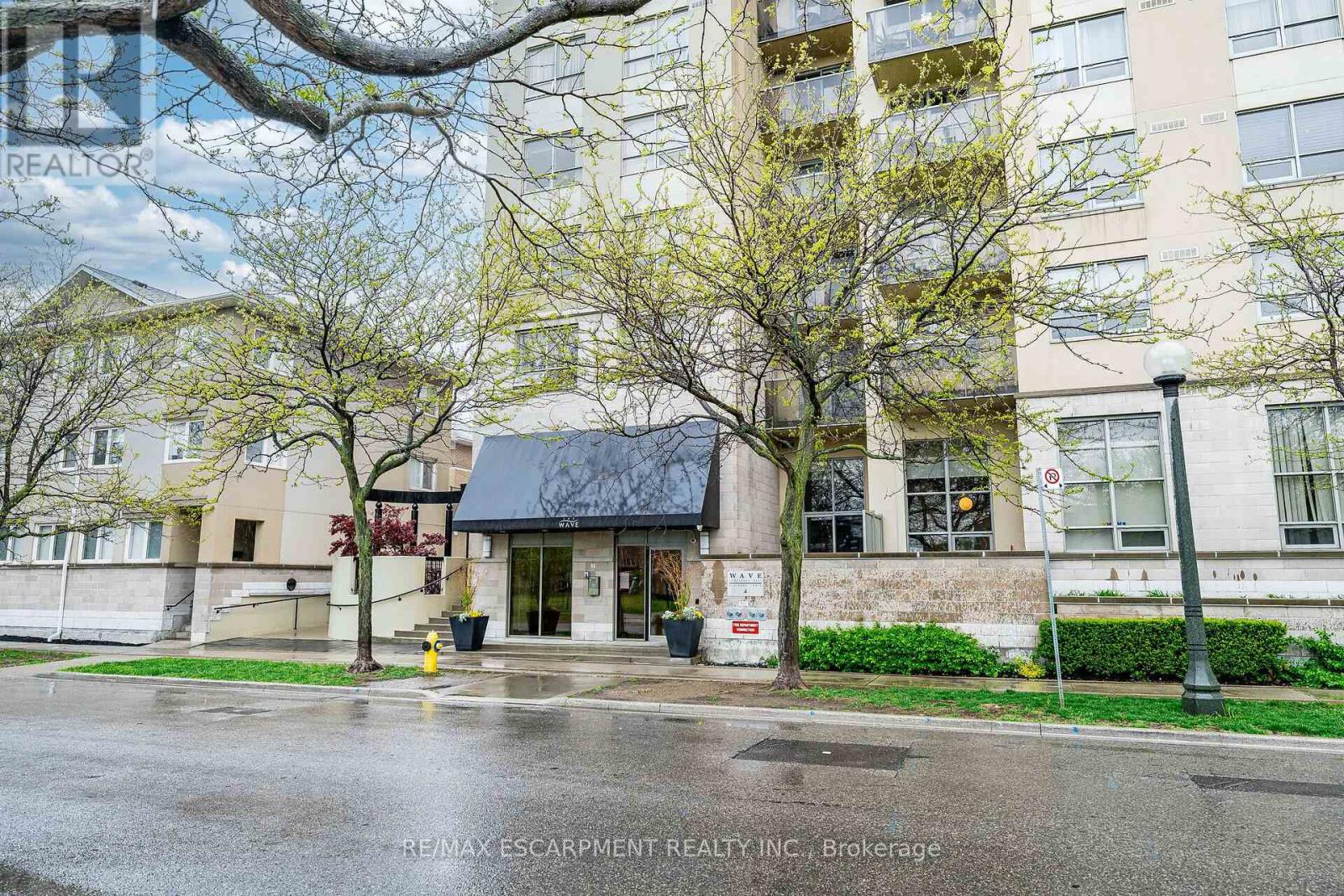 402 - 4 Elsinore Path, Toronto, Ontario M8V 4G7 - Photo 2 - W12643440