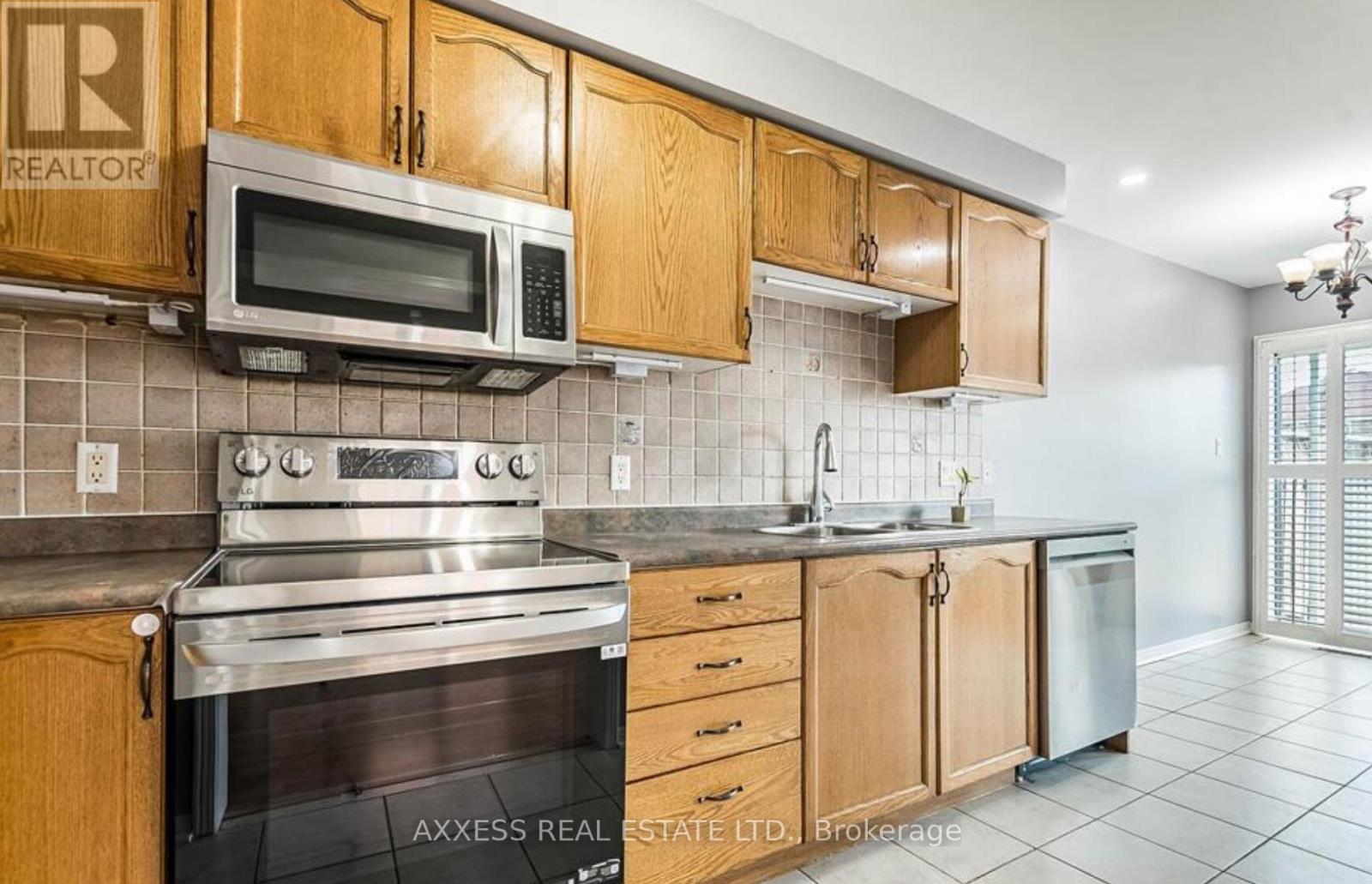 7059 Frontier Ridge, Mississauga, Ontario  L5N 7R6 - Photo 7 - W12643484