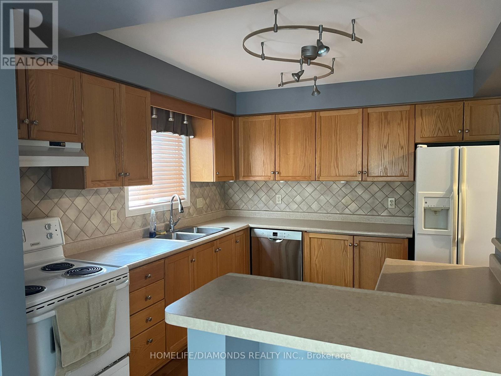 44 Karalee Crescent, Cambridge, Ontario  N3C 4H3 - Photo 10 - X12643382