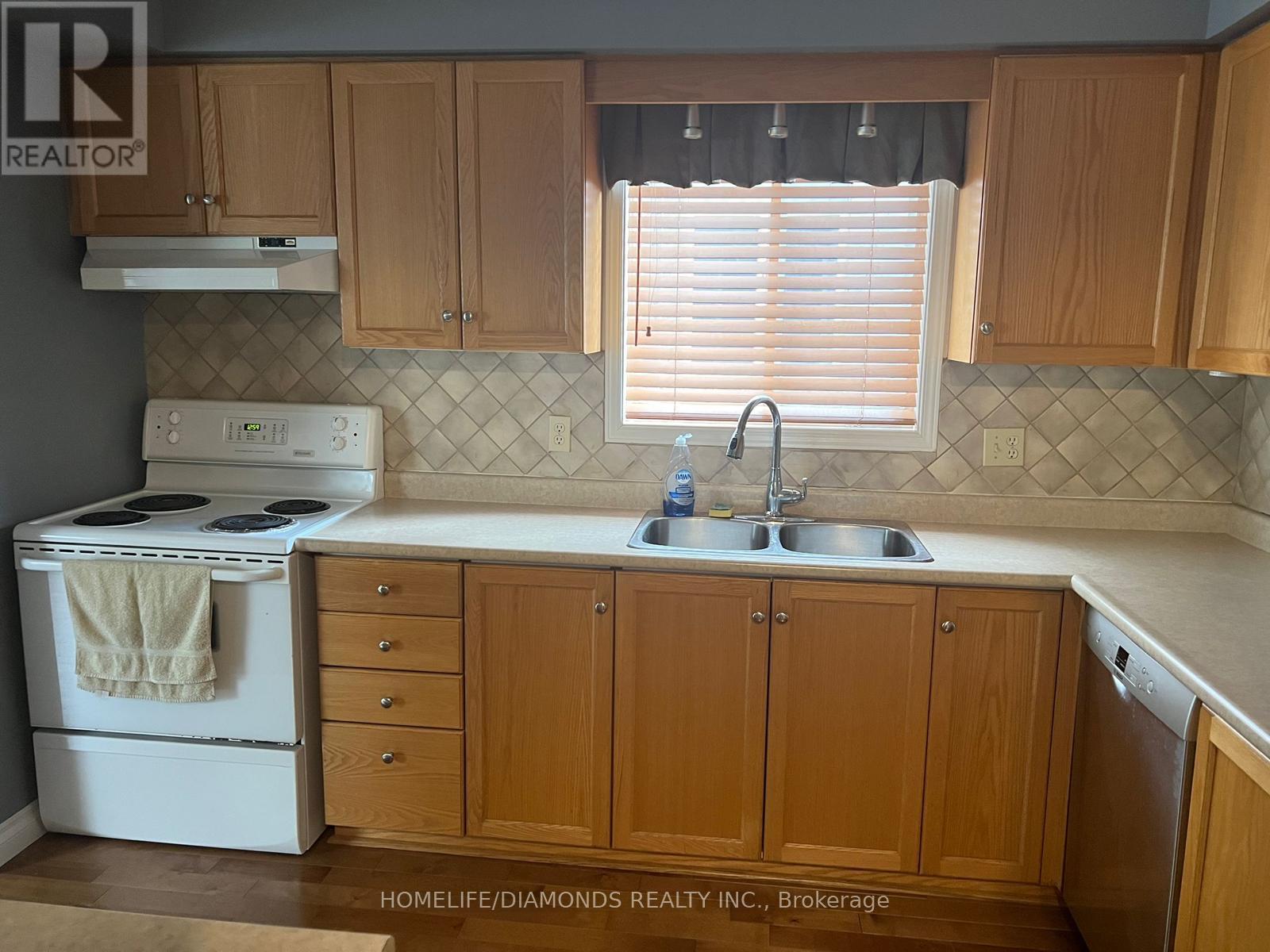 44 Karalee Crescent, Cambridge, Ontario  N3C 4H3 - Photo 7 - X12643382