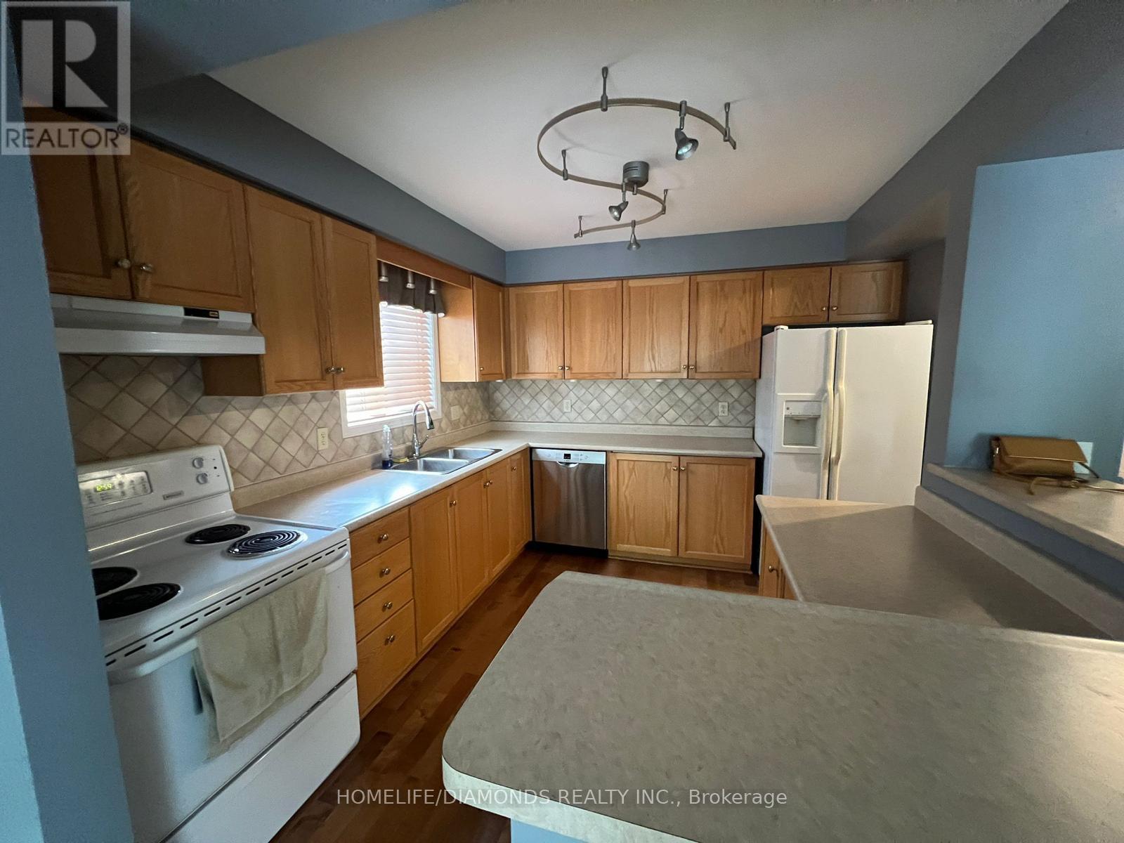 44 Karalee Crescent, Cambridge, Ontario  N3C 4H3 - Photo 8 - X12643382