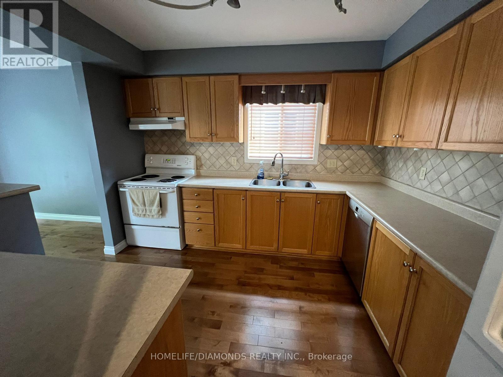 44 Karalee Crescent, Cambridge, Ontario  N3C 4H3 - Photo 9 - X12643382