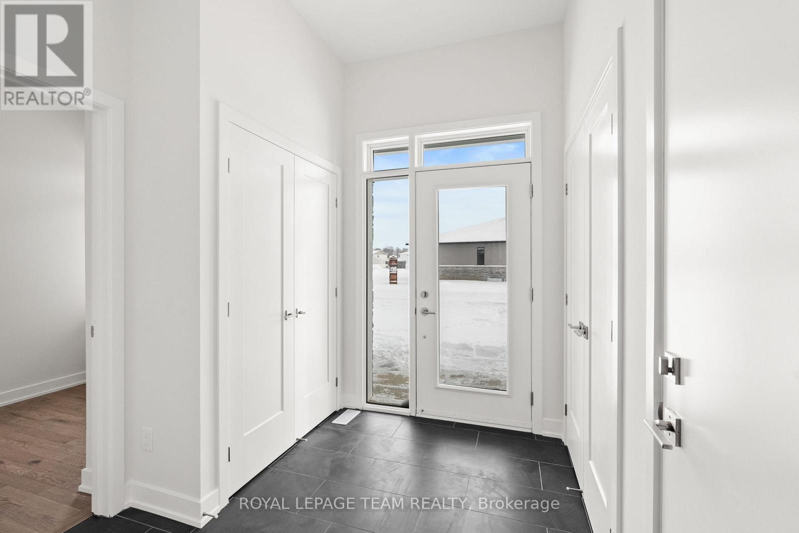 1086 Moore Street, Brockville, Ontario  K6V 0H2 - Photo 6 - X12643532