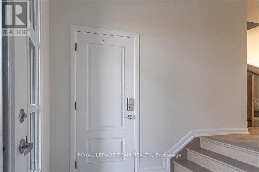 915 Athenry Court, Ottawa, Ontario  K2J 7C5 - Photo 12 - X12643564