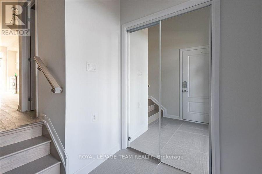 915 Athenry Court, Ottawa, Ontario  K2J 7C5 - Photo 2 - X12643564