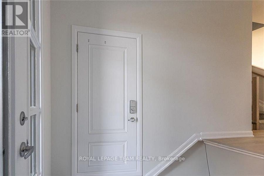 915 Athenry Court, Ottawa, Ontario  K2J 7C5 - Photo 3 - X12643564