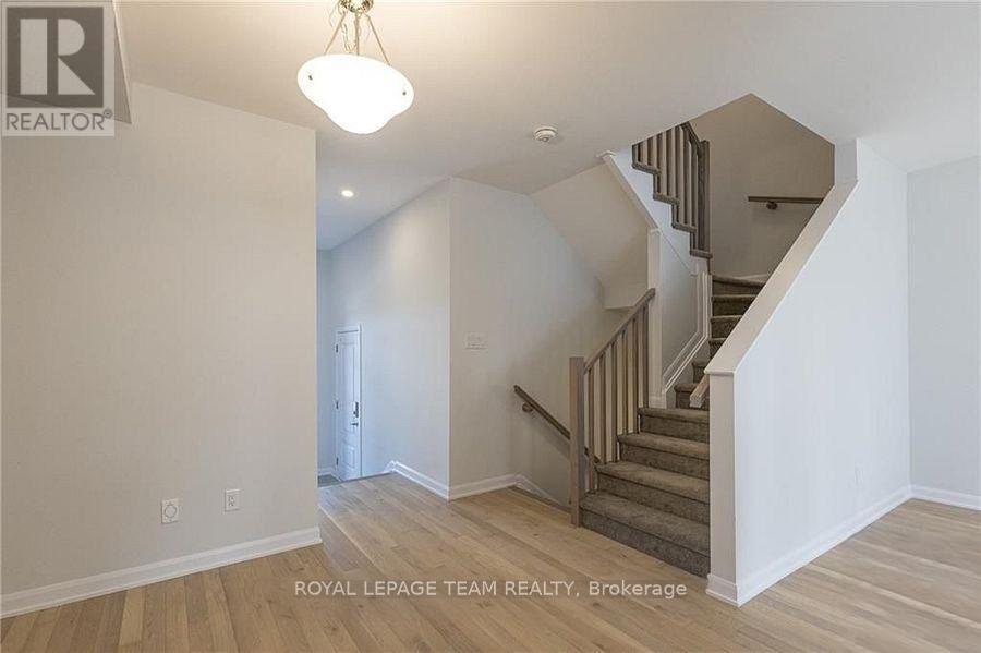 915 Athenry Court, Ottawa, Ontario  K2J 7C5 - Photo 7 - X12643564