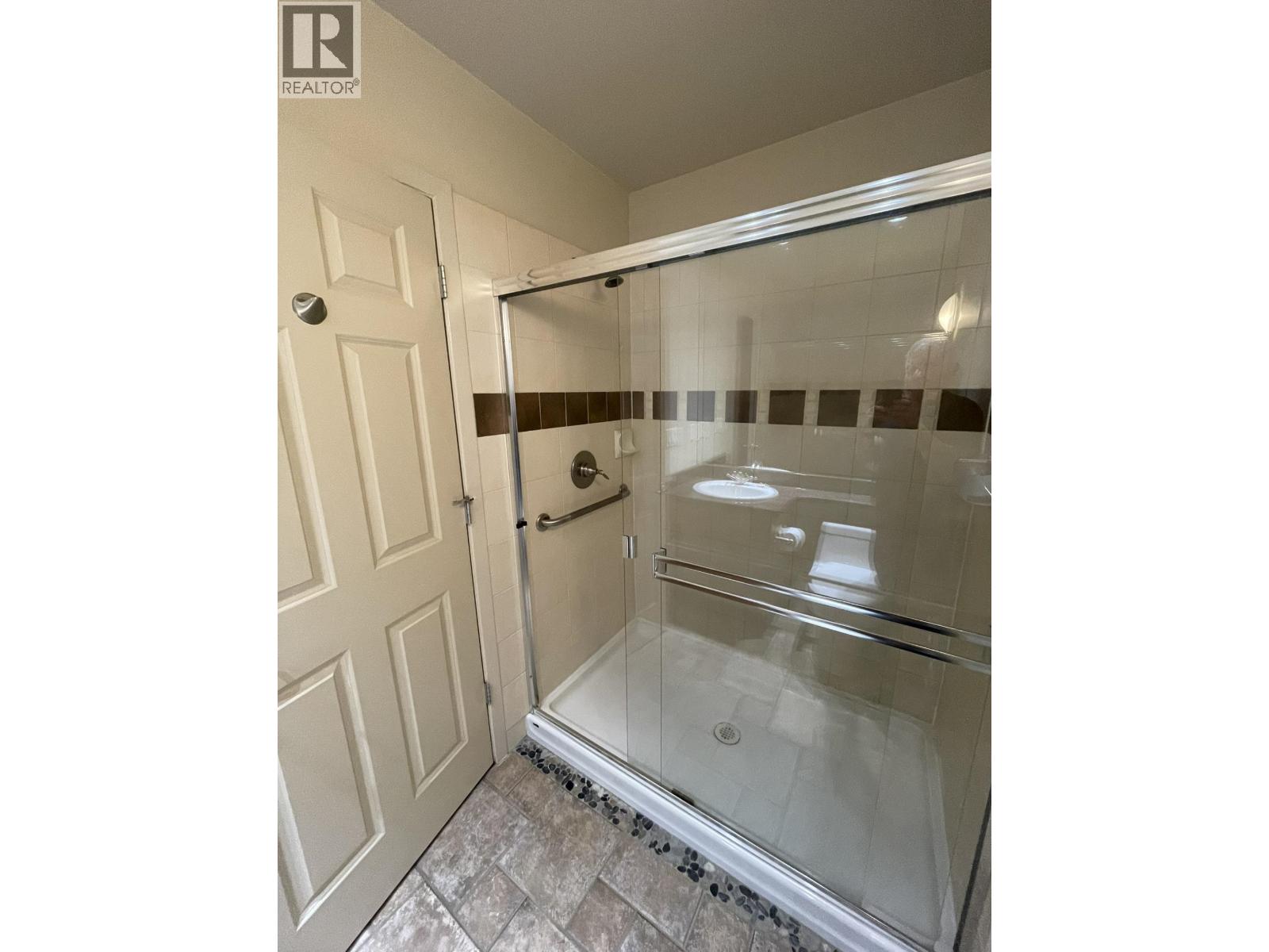 207 580 Raven Woods Drive, North Vancouver, British Columbia V7G 2T2 - Photo 8 - R3074556