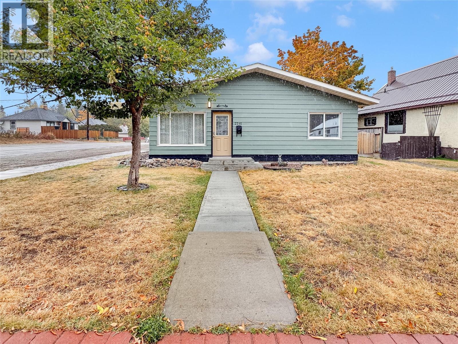 2210 Warren Avenue, Kimberley, British Columbia  V1A 1S9 - Photo 1 - 10365733