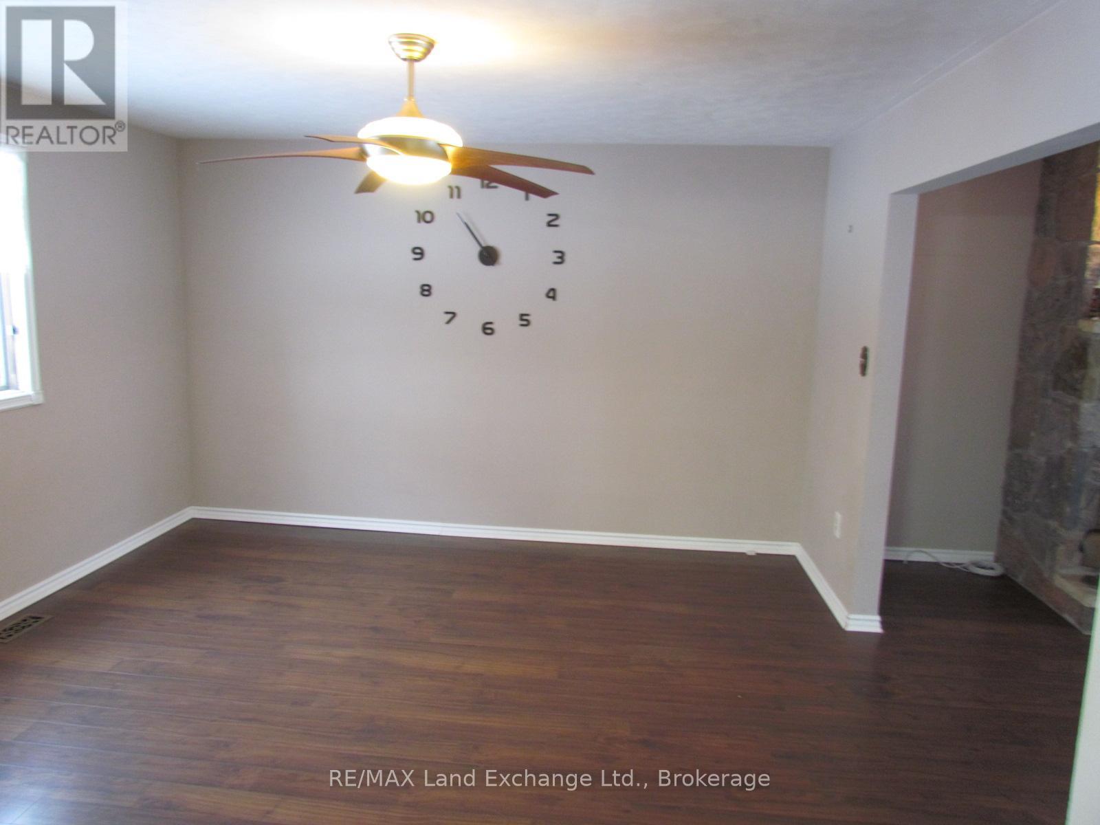 251 4th Avenue, Hanover, Ontario  N4N 2B6 - Photo 10 - X12643552