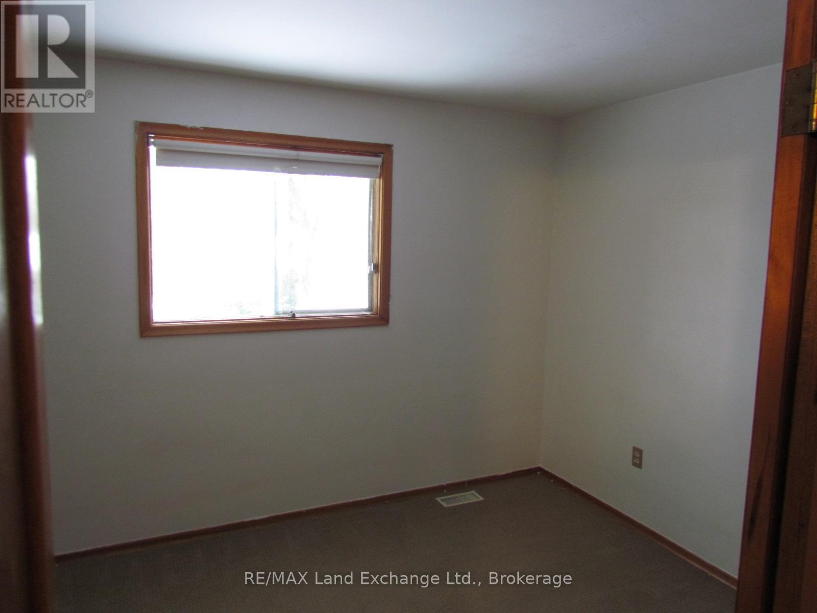 251 4th Avenue, Hanover, Ontario  N4N 2B6 - Photo 13 - X12643552