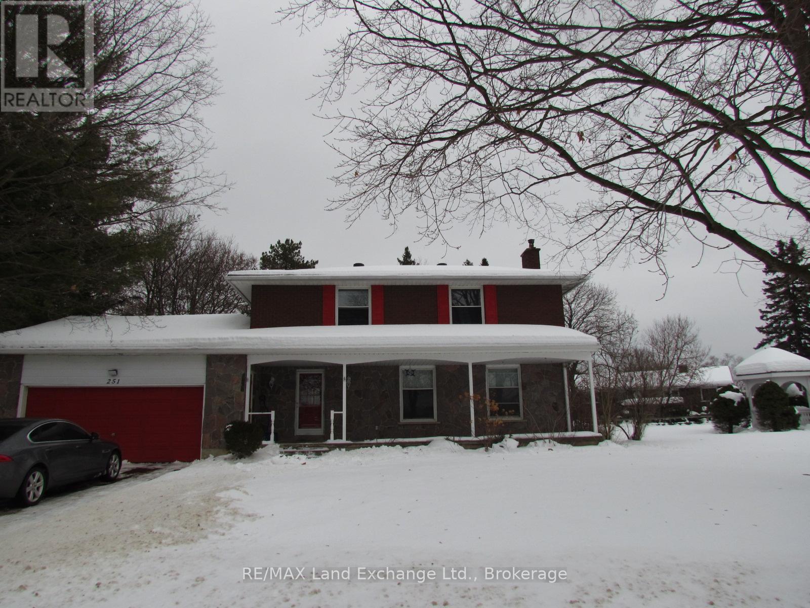 251 4th Avenue, Hanover, Ontario  N4N 2B6 - Photo 2 - X12643552