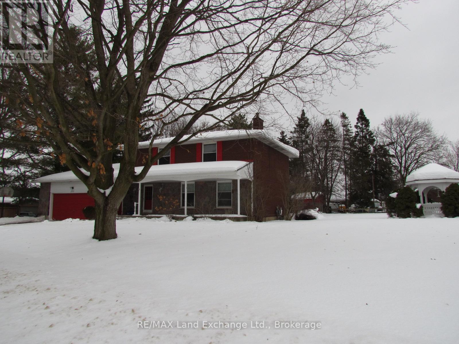251 4th Avenue, Hanover, Ontario  N4N 2B6 - Photo 3 - X12643552
