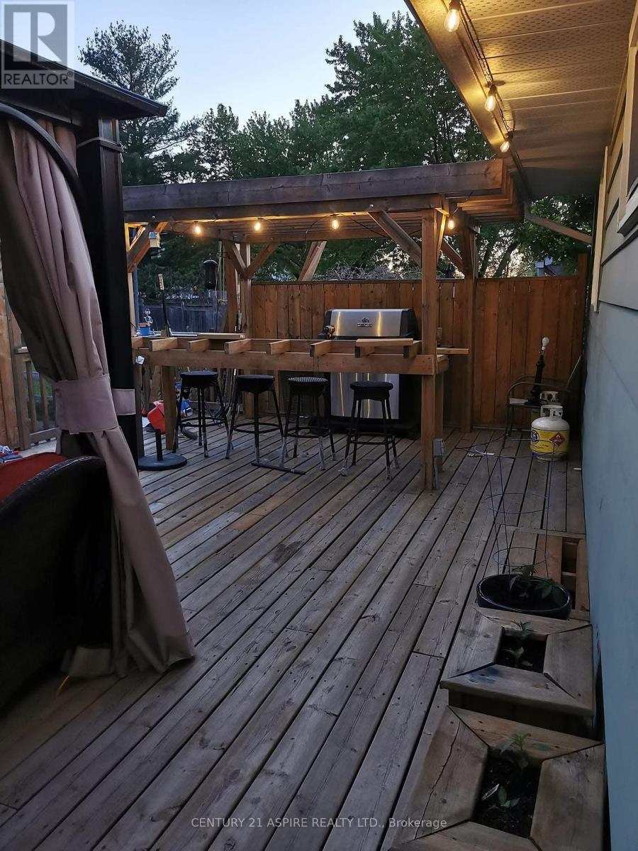 9 James Street, Petawawa, Ontario  K8H 3B4 - Photo 3 - X12642430