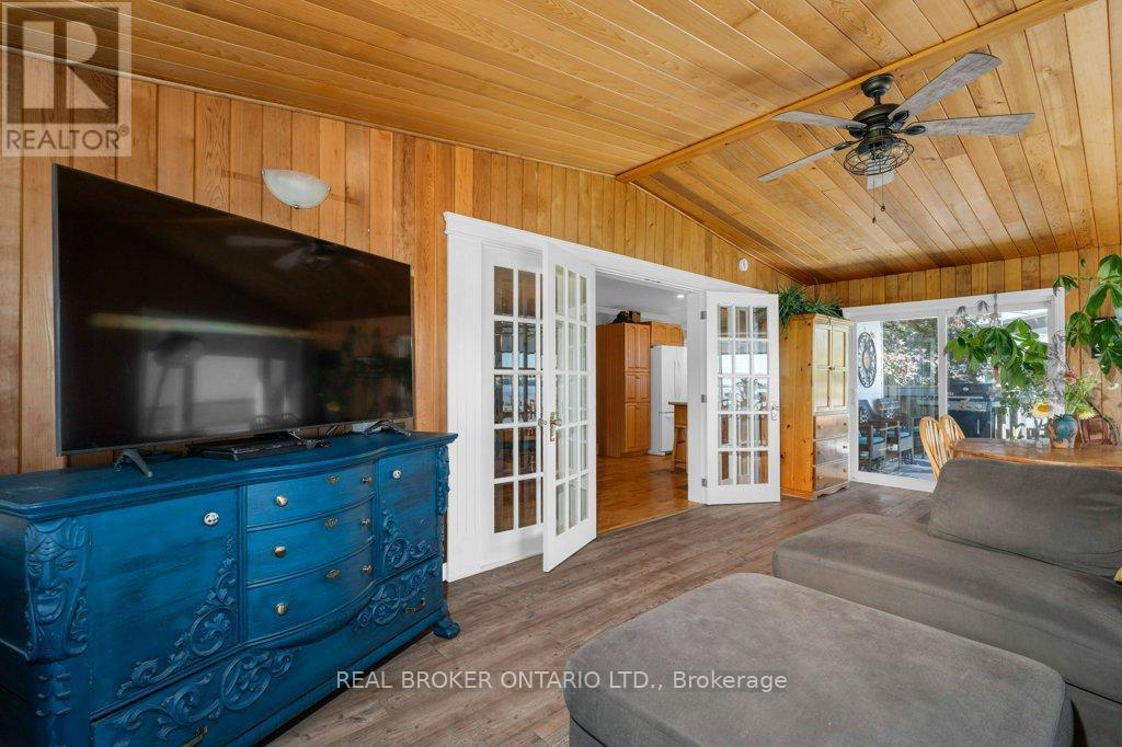 1909 Woods Bay Road, Severn, Ontario  L3V 0V7 - Photo 12 - S12361939