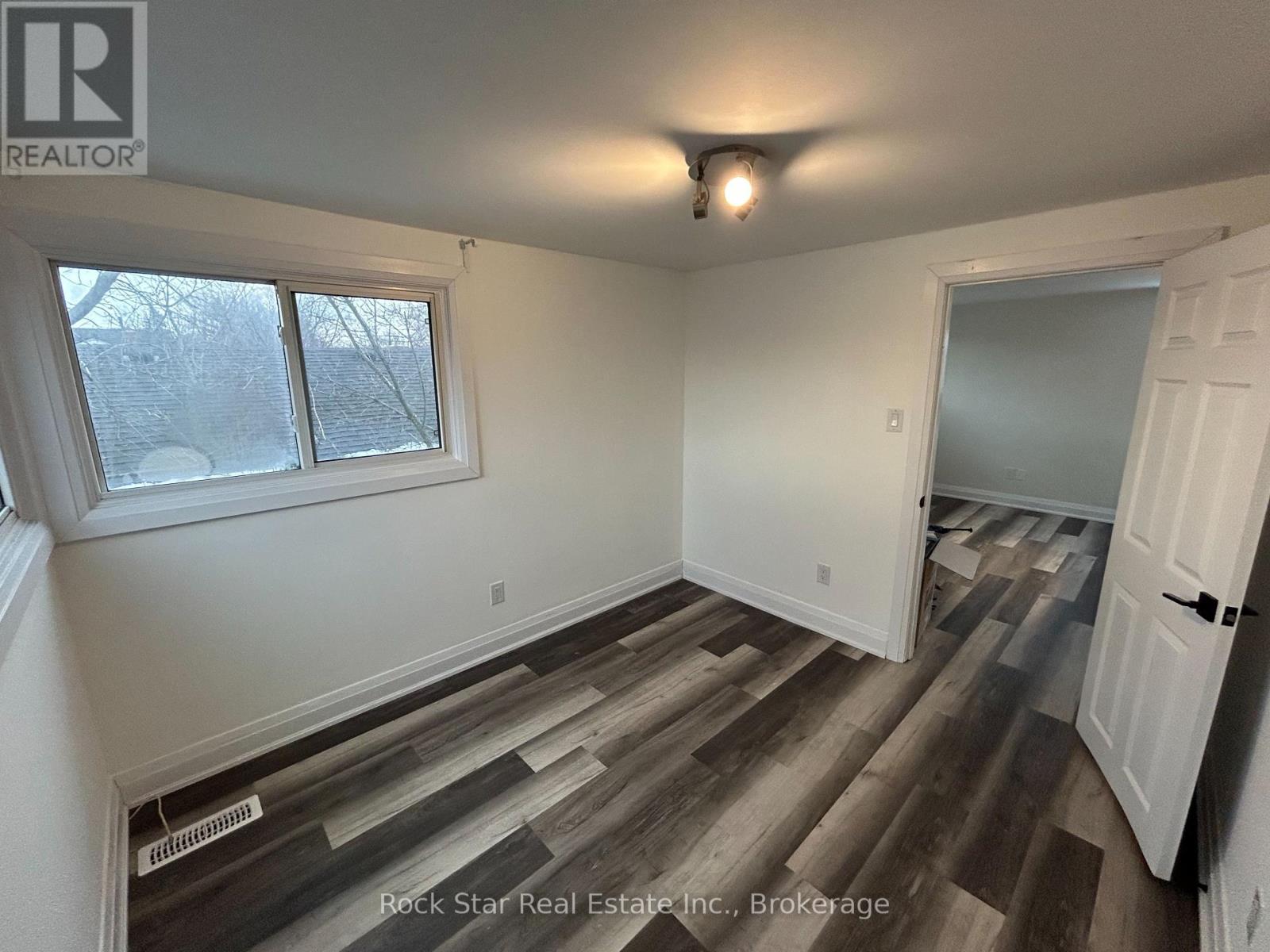 30 West 1st Street, Hamilton, Ontario  L9C 3B8 - Photo 14 - X12604206