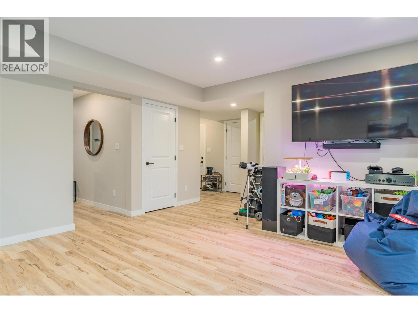 3921 Grandview Drive, Castlegar, British Columbia  V1N 4X9 - Photo 20 - 10371384