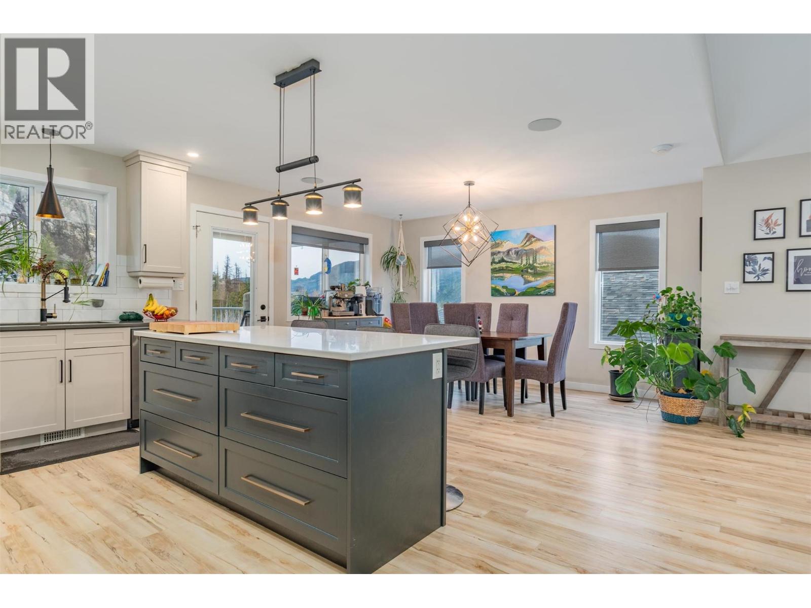 3921 Grandview Drive, Castlegar, British Columbia  V1N 4X9 - Photo 32 - 10371384