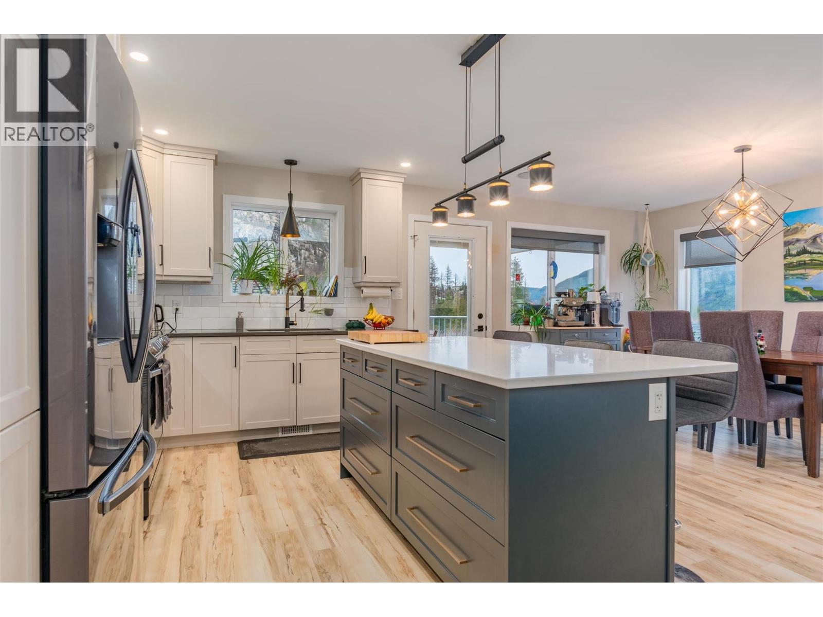 3921 Grandview Drive, Castlegar, British Columbia  V1N 4X9 - Photo 33 - 10371384