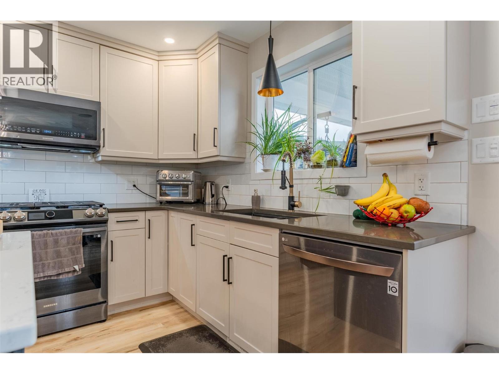 3921 Grandview Drive, Castlegar, British Columbia  V1N 4X9 - Photo 37 - 10371384