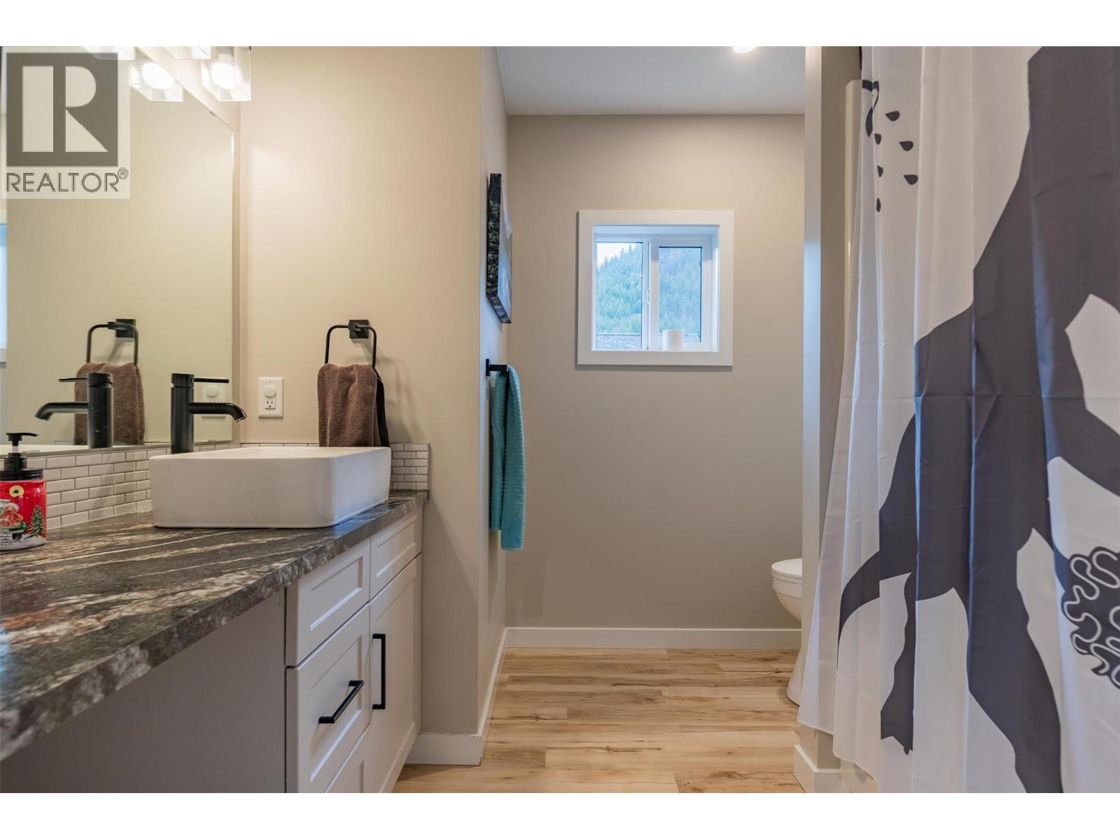 3921 Grandview Drive, Castlegar, British Columbia  V1N 4X9 - Photo 52 - 10371384