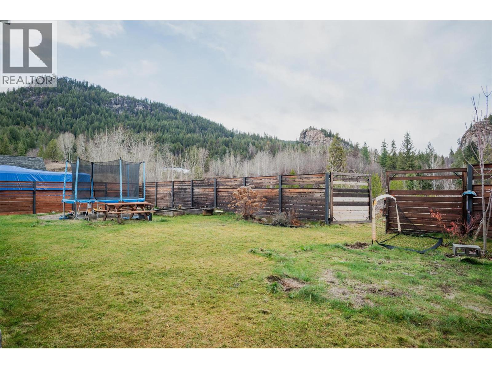 3921 Grandview Drive, Castlegar, British Columbia  V1N 4X9 - Photo 65 - 10371384